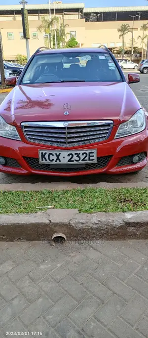 Mercedes-Benz C180 2012 Red