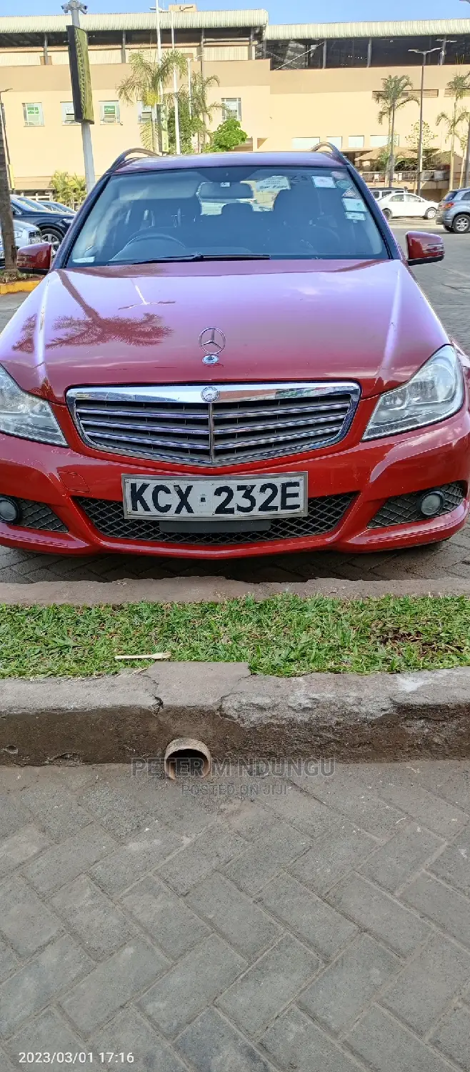 Mercedes-Benz C180 2012 Red