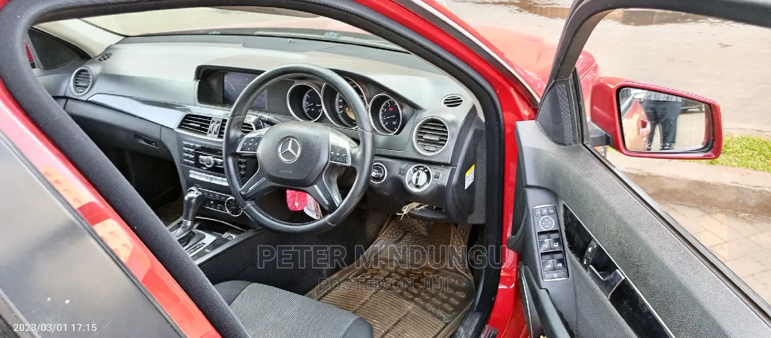 Mercedes-Benz C180 2012 Red
