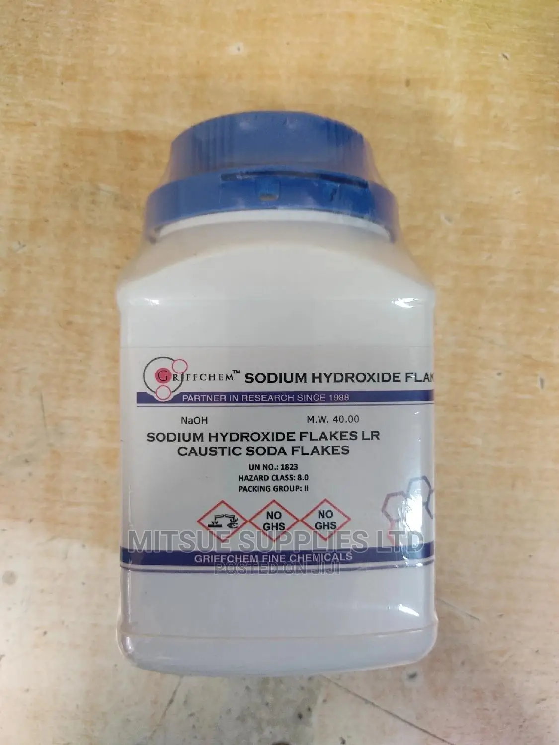 Sodium Hydroxide Flakes LR 500G ( Caustic Soda Flakes)