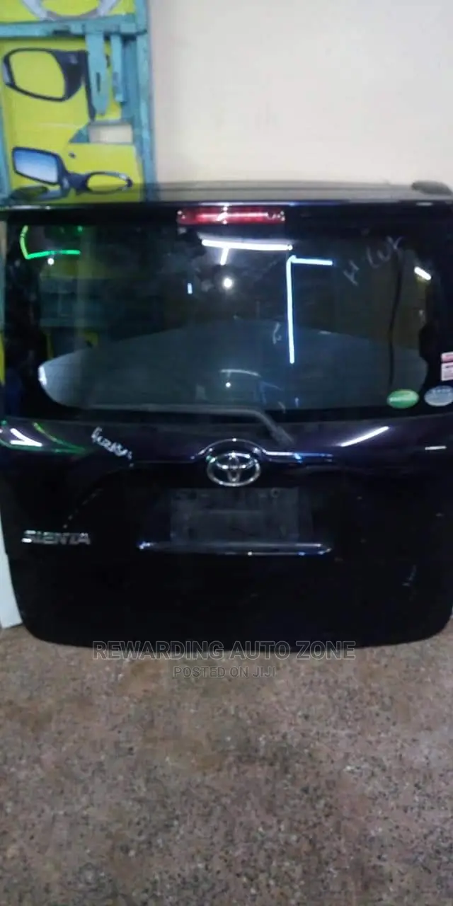 Sienta 2009 Model Tailgate.