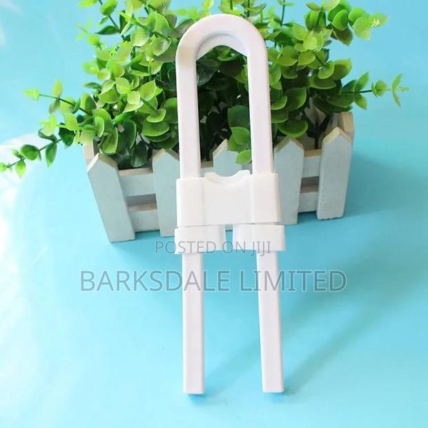 Child Safety Locks U-Shaped Baby Proofing Kitchen Cabinets - thumbnail 3