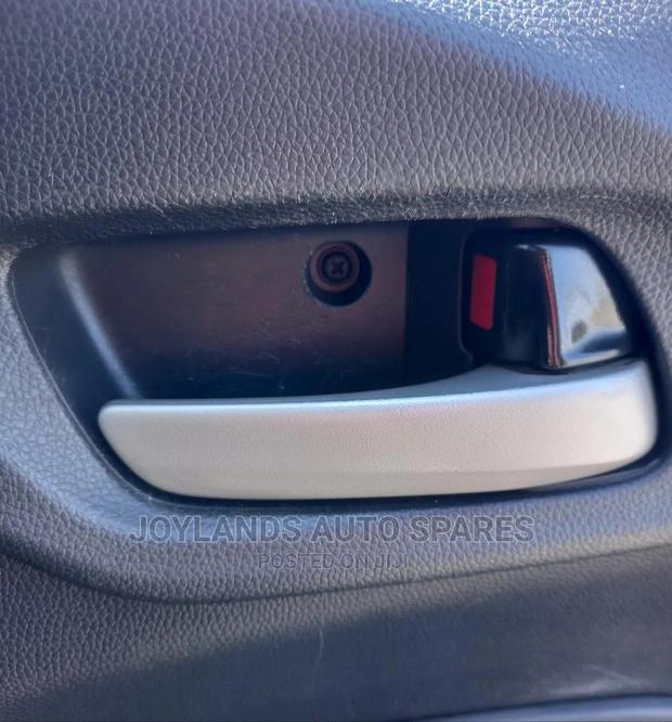 Honda Fit Inner Handle - main view