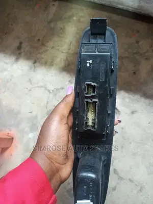 Nissan X-Trail 2012 Main Door Switch.