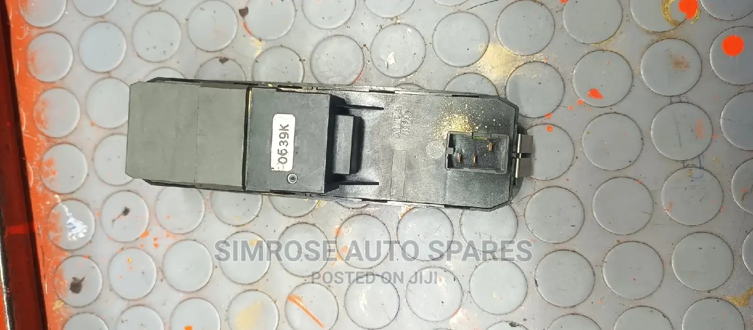 Suzuki Escudo Main Door Switch.