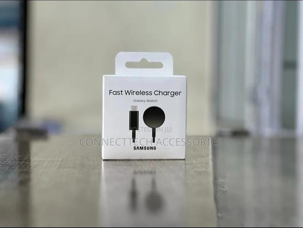 Galaxy Watch Fast Wireless Charger - thumbnail 2
