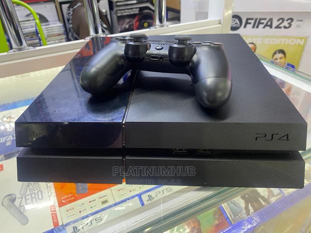 Playstation 4 Standard - main view