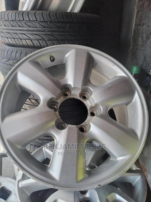 Original Rim Size 17 Inch 6 Holes for Toyota.
