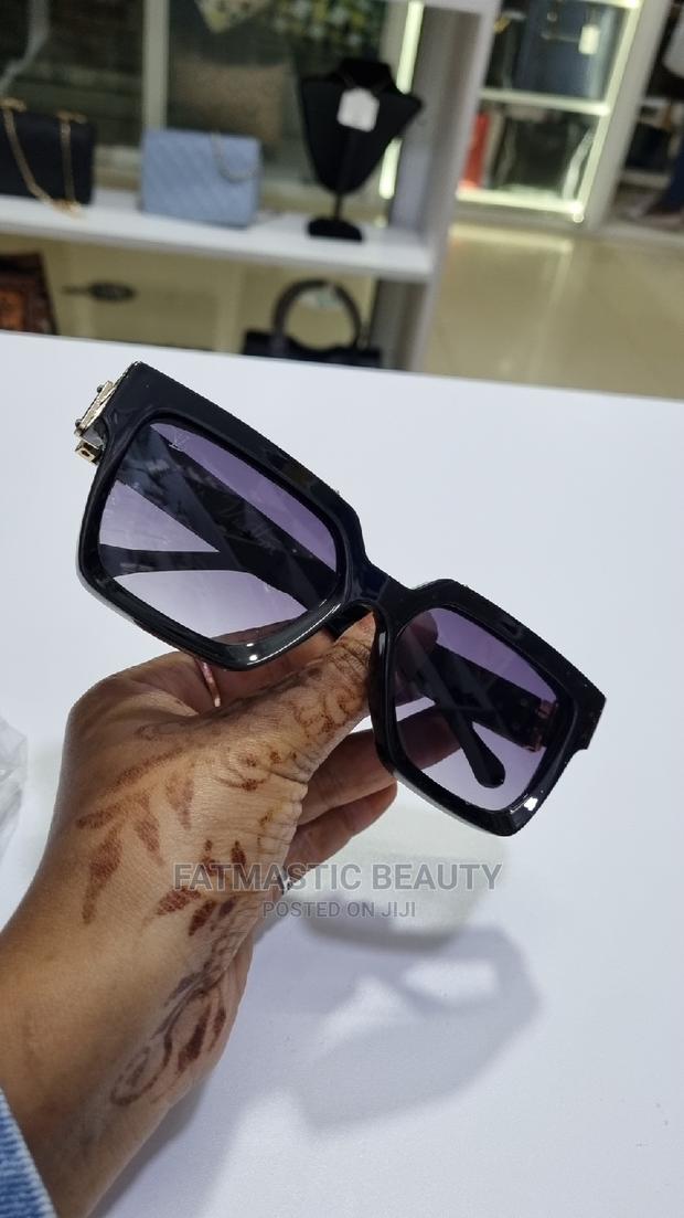 Unisex Louis Vuitton Sunglasses - thumbnail 2