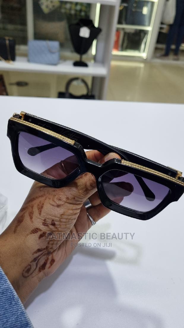 Unisex Louis Vuitton Sunglasses - main view