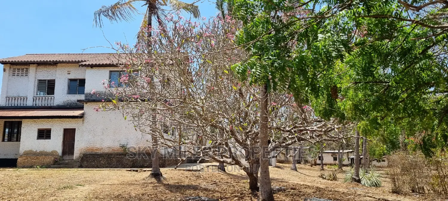 Kuruwitu,10 Acre Land on Sale