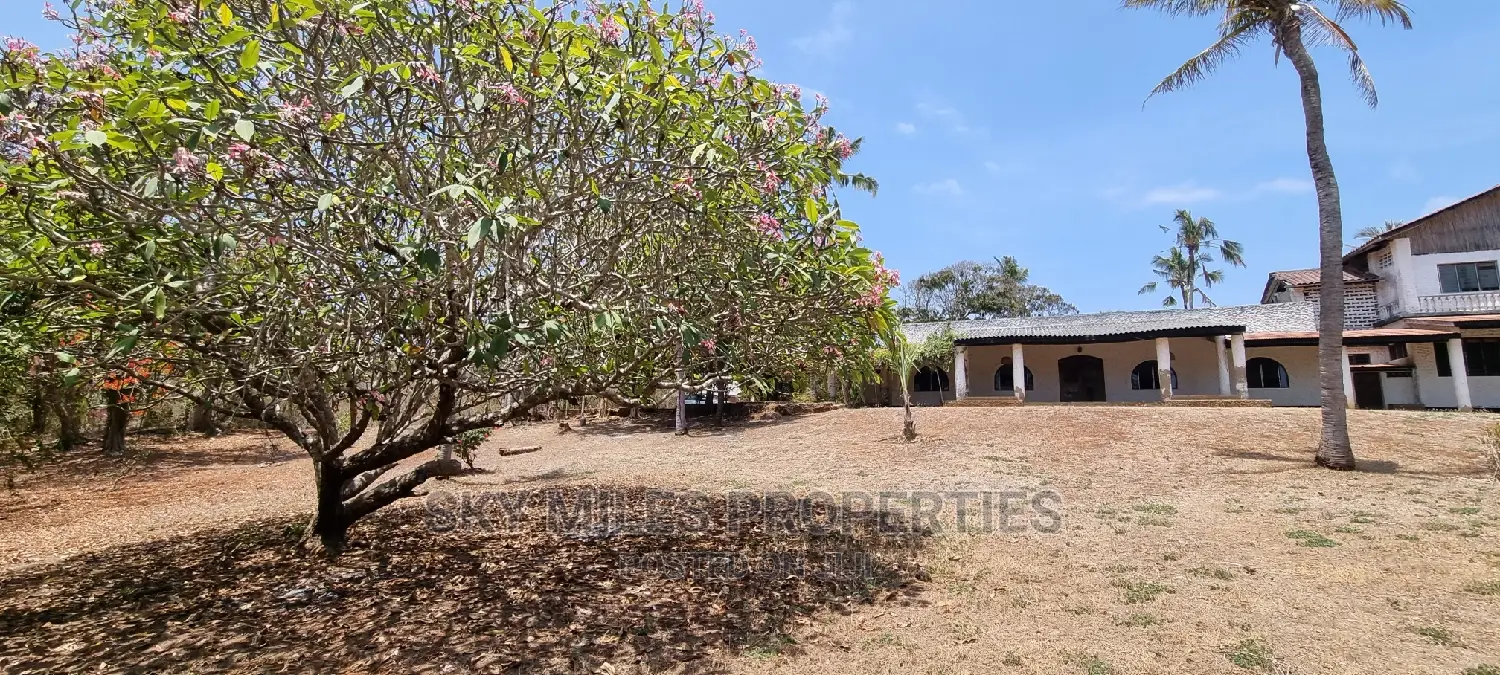 Kuruwitu,10 Acre Land on Sale