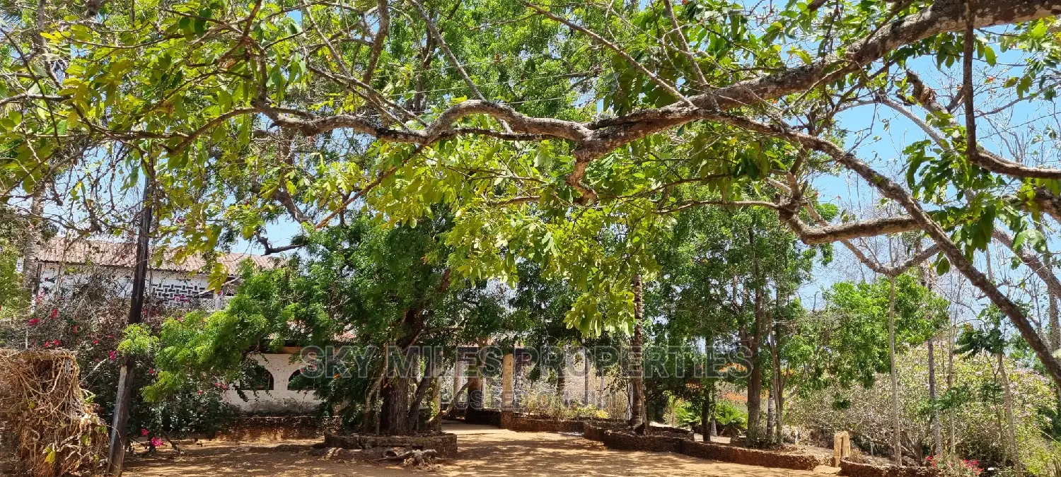 Kuruwitu,10 Acre Land on Sale