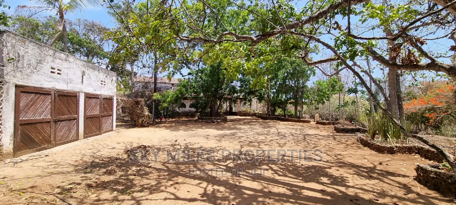 Kuruwitu,10 Acre Land on Sale