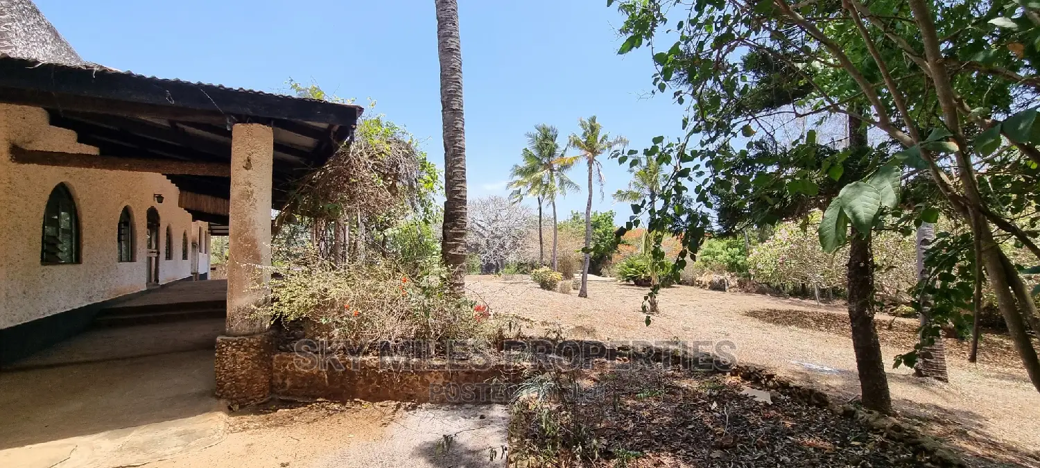 Kuruwitu,10 Acre Land on Sale