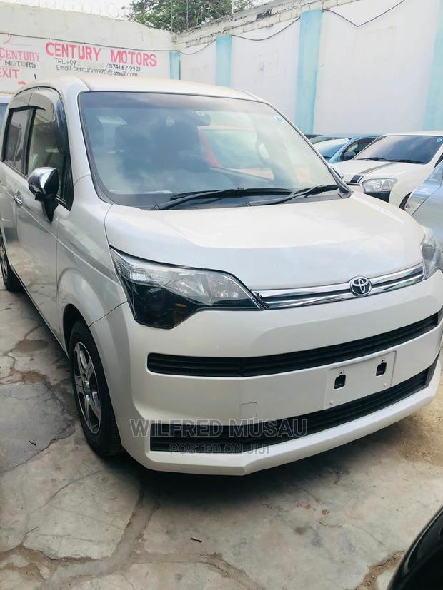 Toyota Spade 2015 White
