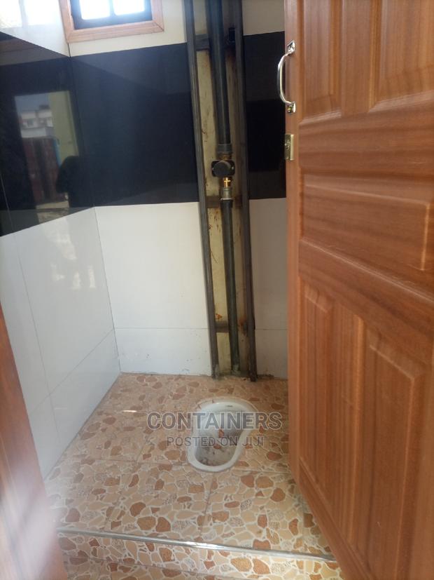 40ft Shipping Containers Toilets - thumbnail 3