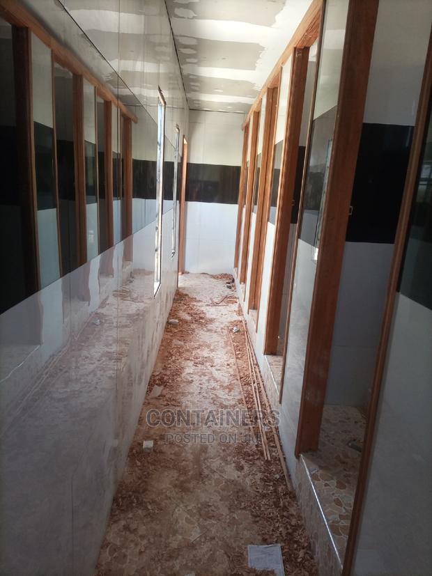 40ft Shipping Containers Toilets - thumbnail 4