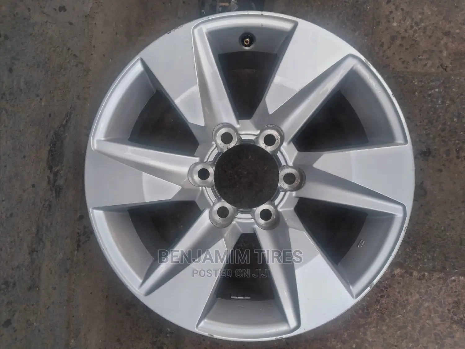 Original Rim Size 17 Inch for Landcruiser Prado.