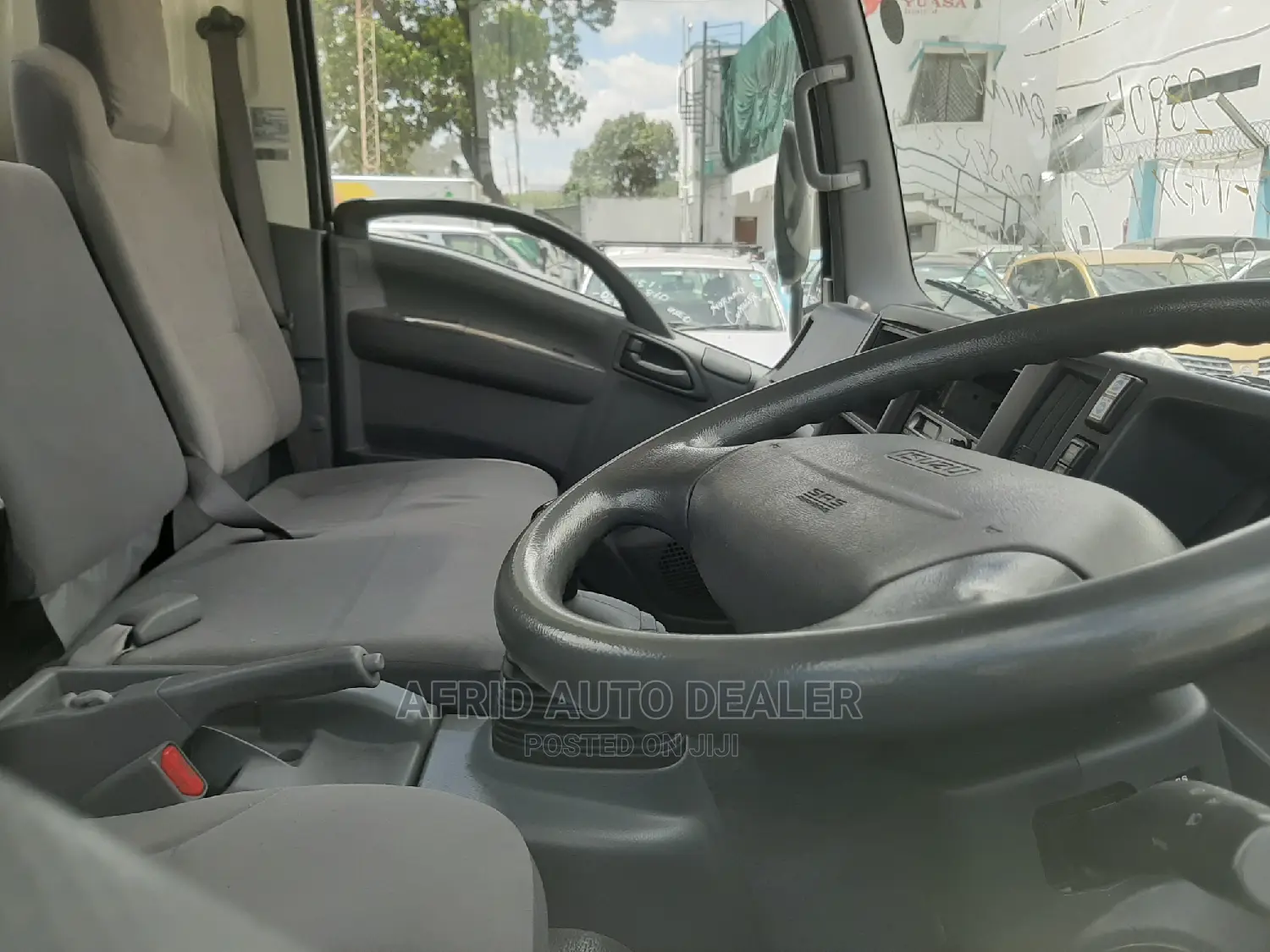 Isuzu ELF Truck 2016 White
