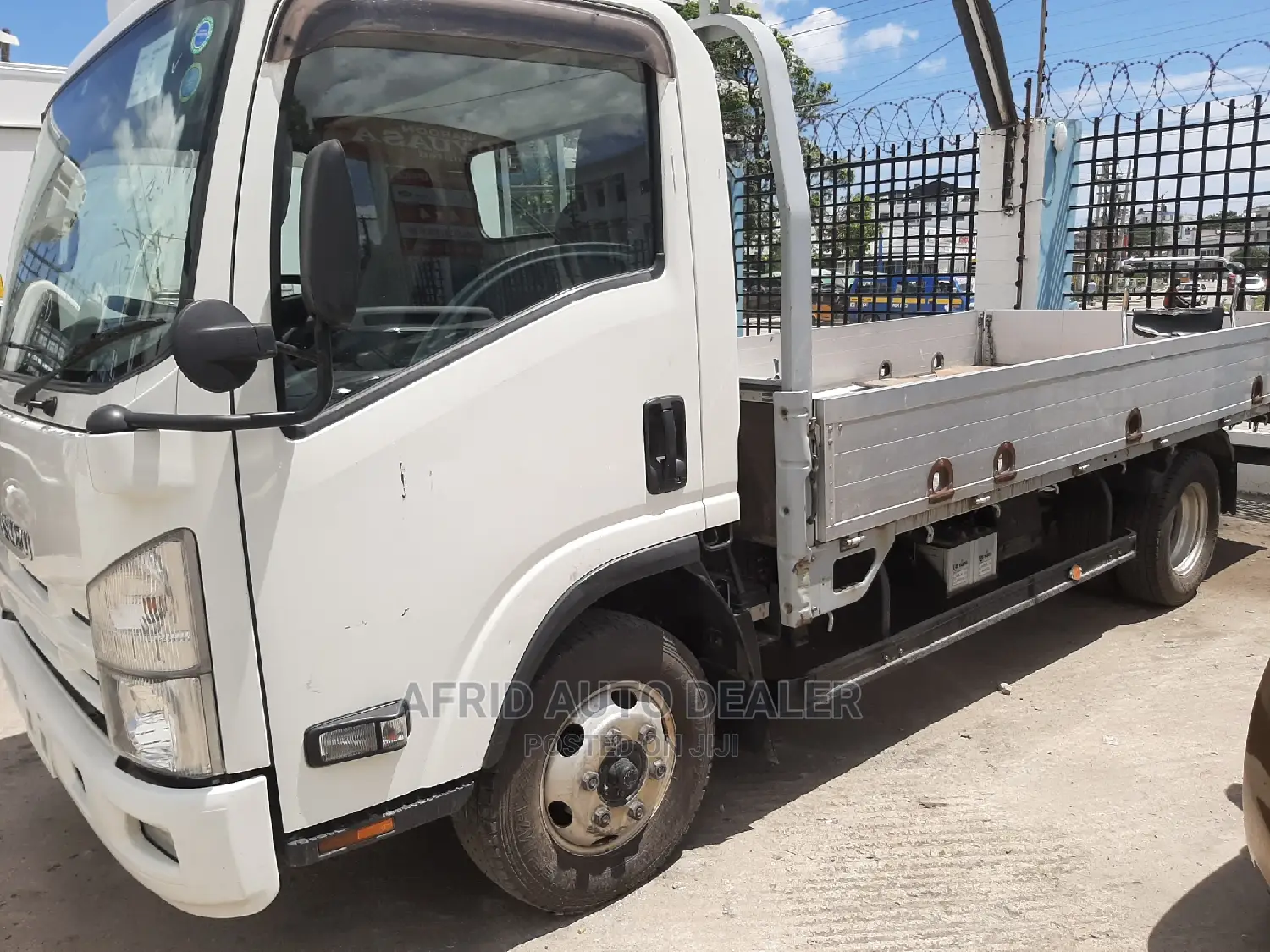 Isuzu ELF Truck 2016 White