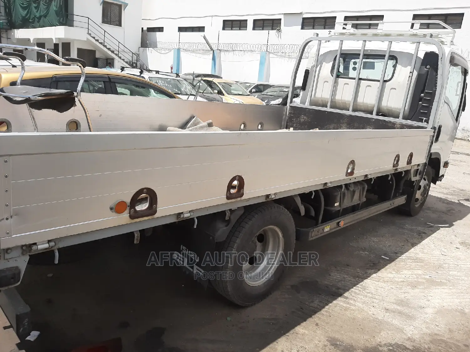 Isuzu ELF Truck 2016 White
