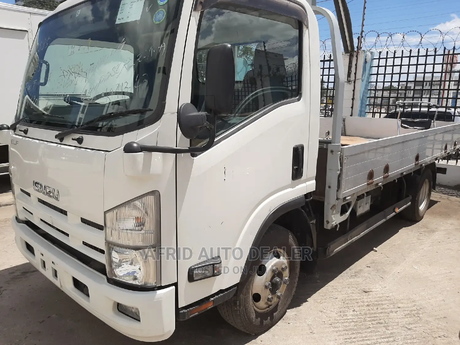Isuzu ELF Truck 2016 White
