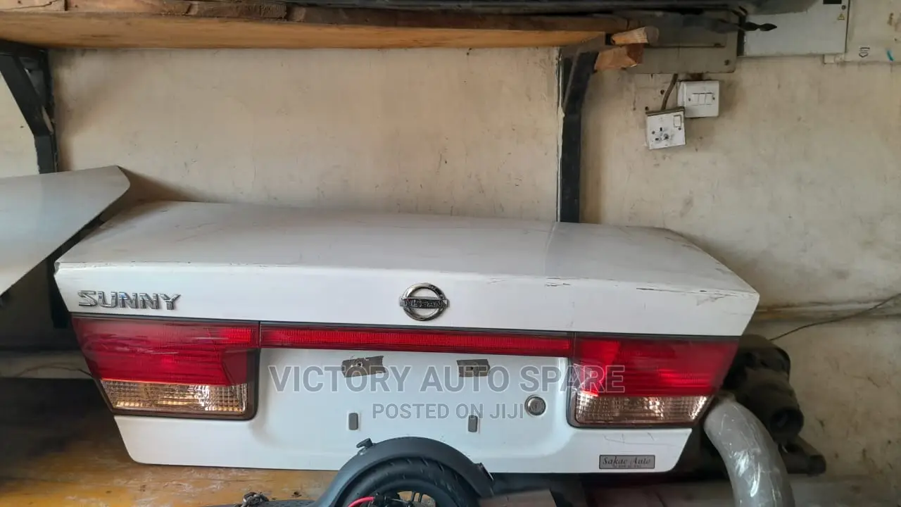 Nissan Sunny B15 Boot/Taillgate