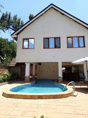 8bdrm Maisonette in Ridgeways for sale - main view