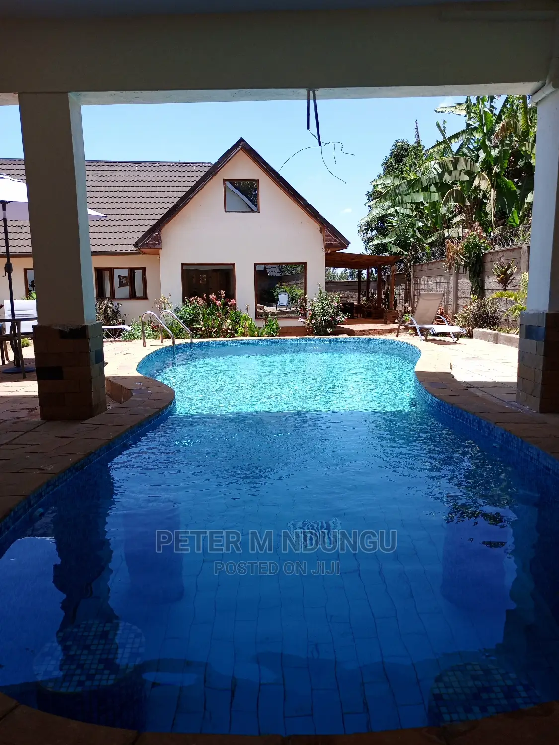 8bdrm Maisonette in Ridgeways for sale