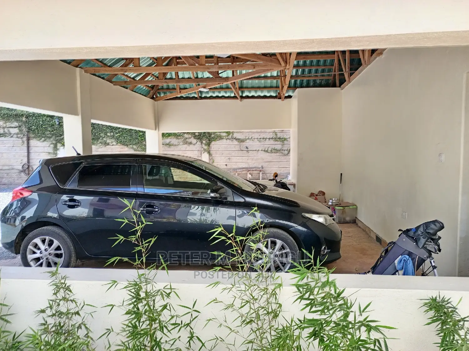 8bdrm Maisonette in Ridgeways for sale
