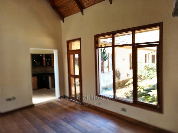 8bdrm Maisonette in Ridgeways for sale - thumbnail 11