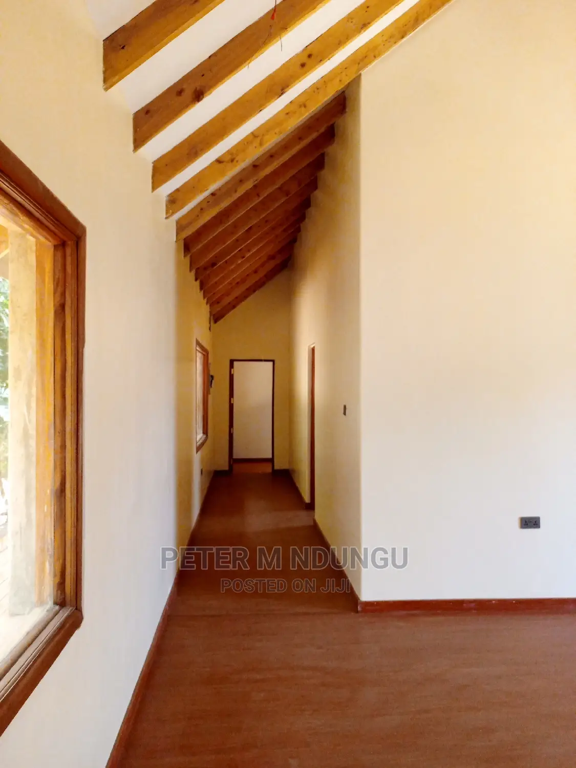 8bdrm Maisonette in Ridgeways for sale