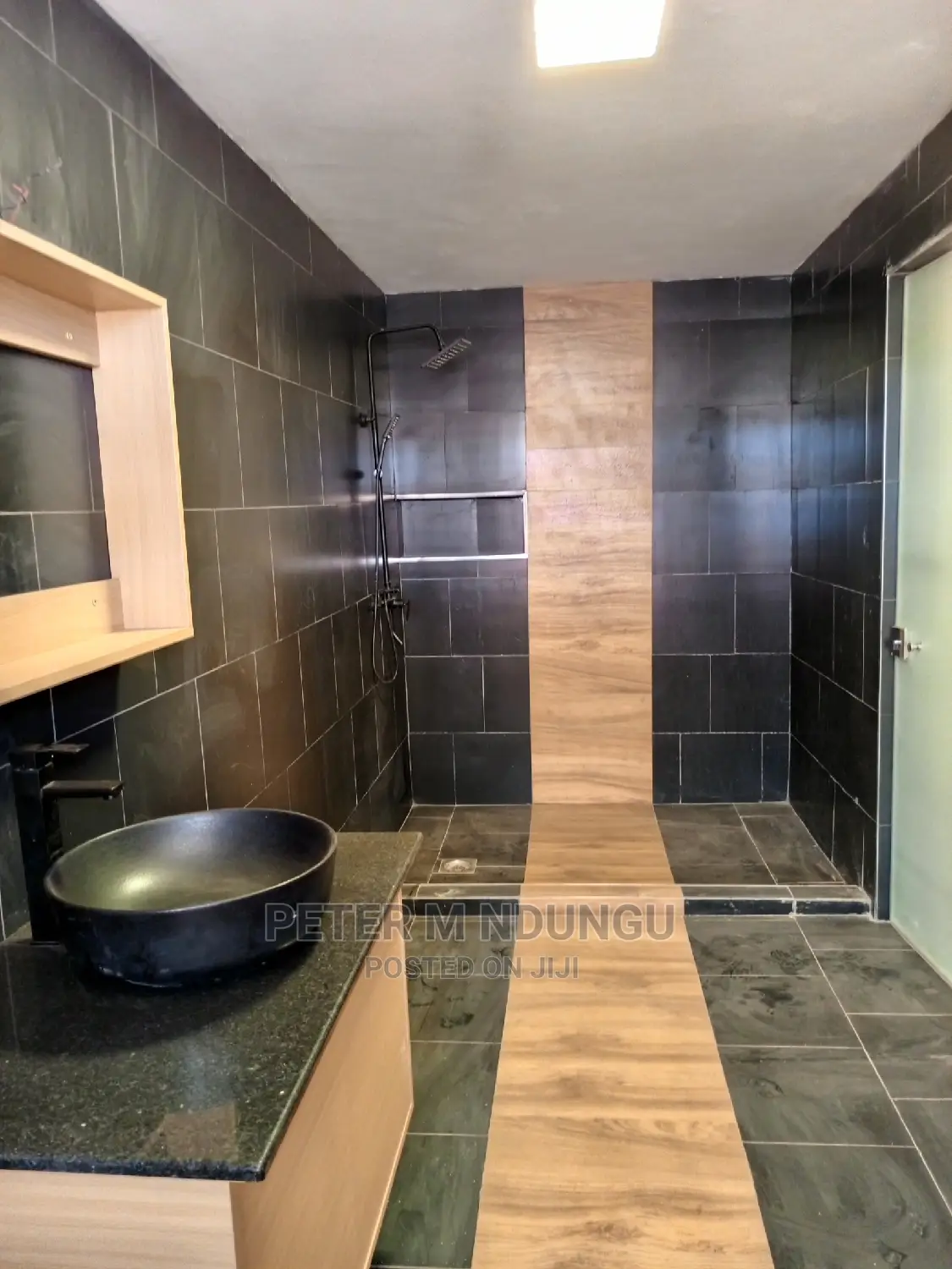 8bdrm Maisonette in Ridgeways for sale