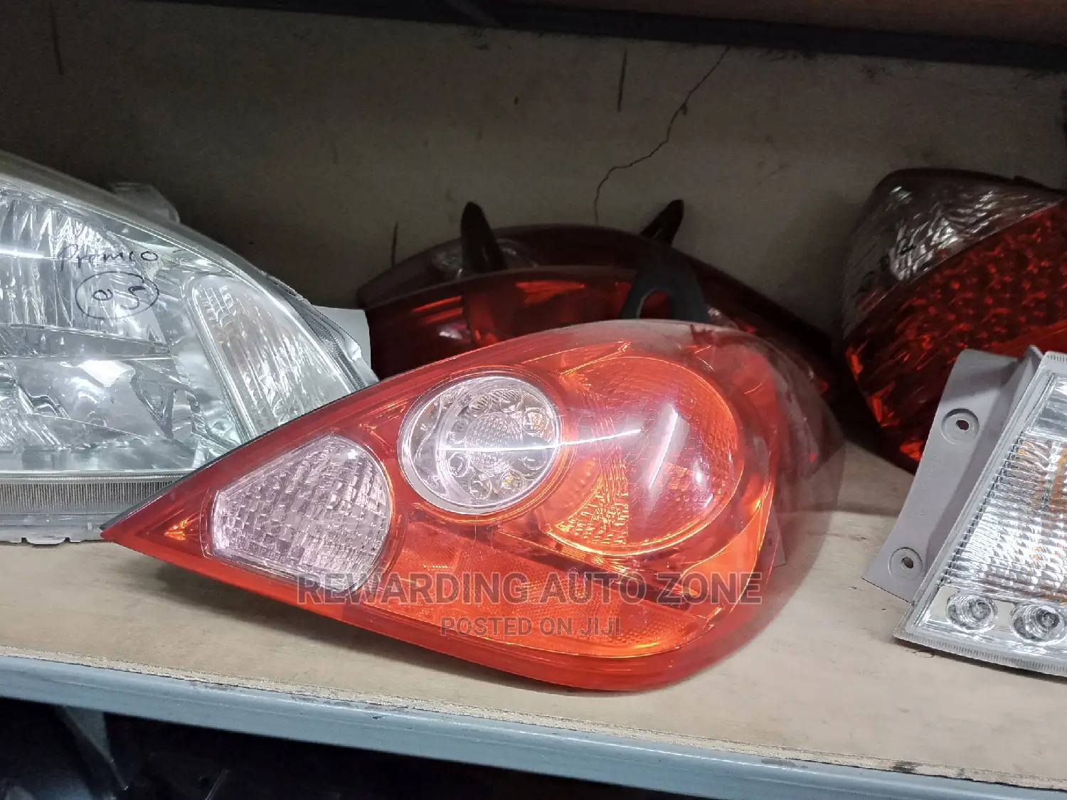 Nissan Tiida Hashback Taillight.