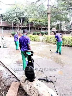 Floor Scrubbing Cleaning
