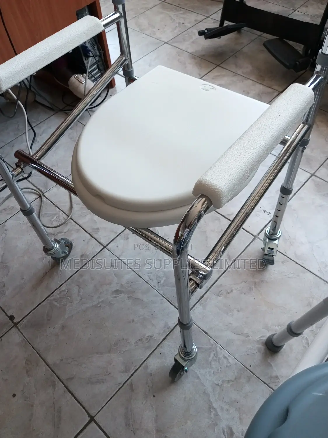 Fordable Commode Chair With Wheels 