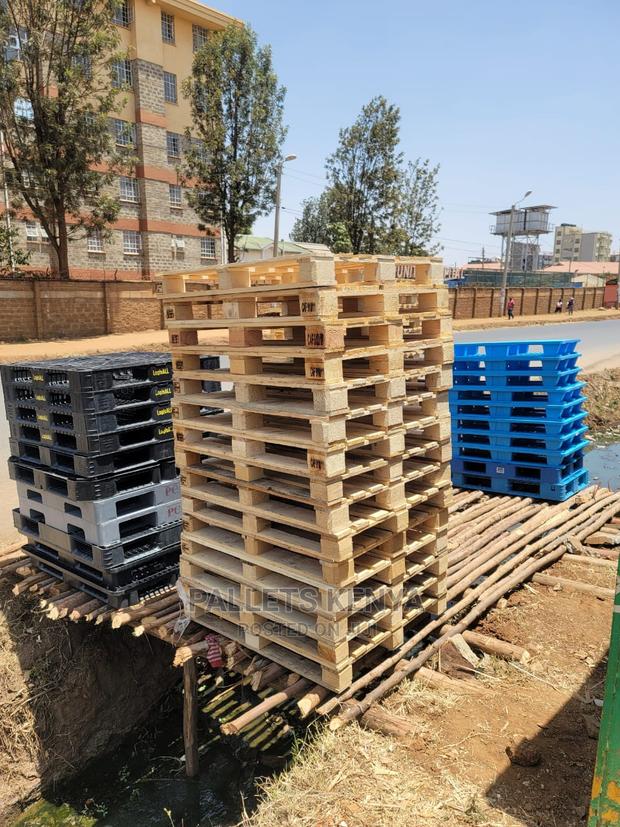 Wood And Plastic Pallets- 0037