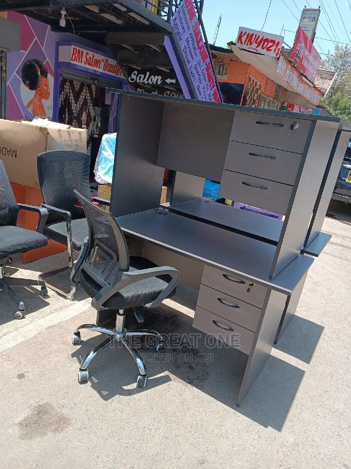 Office Desk: Desk