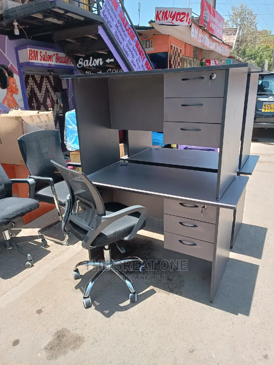 Office Desk: Desk