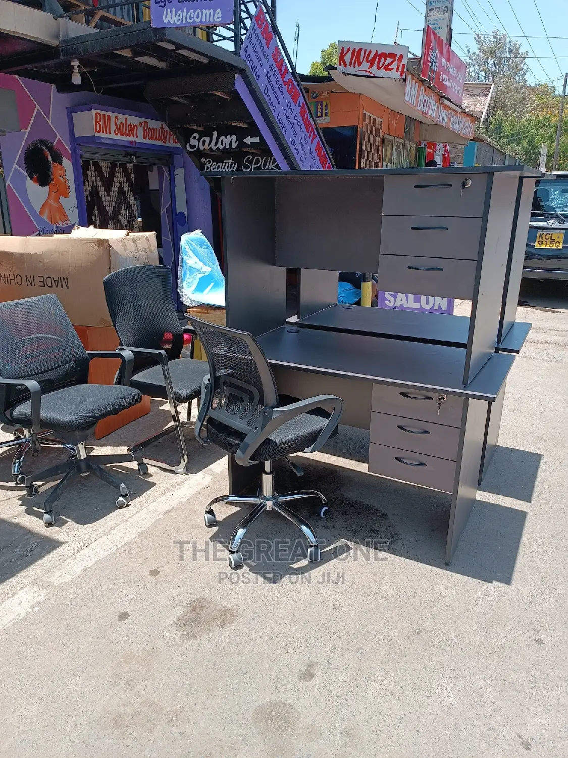 Office Desk: Desk