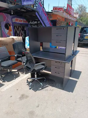 Office Desk: Desk 0.9m