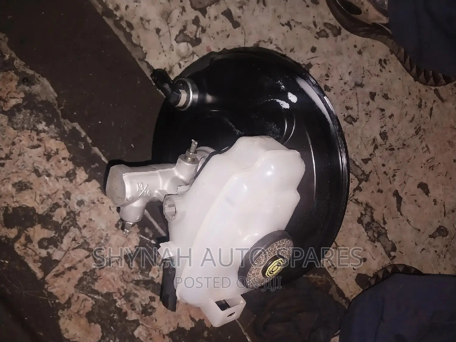 Brake Master Cylinder and Booster Toyota 9l