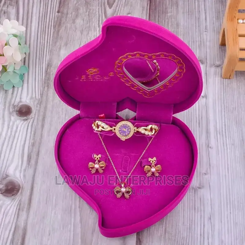 Nicely Velvet Wrapped Gift Set for Women