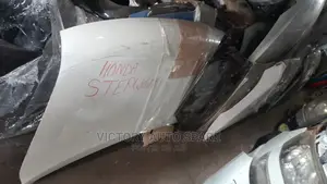 Honda Stepwagon Bonnet