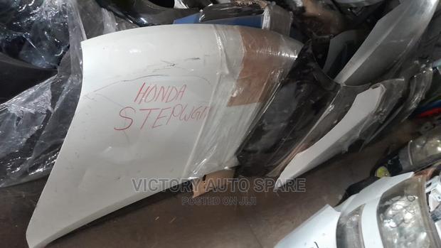 Honda Stepwagon Bonnet