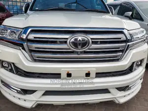 Toyota Land Cruiser 2017 Off White