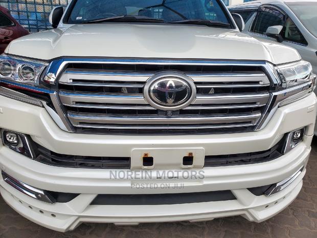 Toyota Land Cruiser 2017 Off White - thumbnail 2