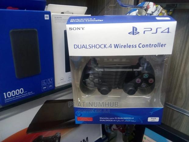 Black Ps4 Controller - main view