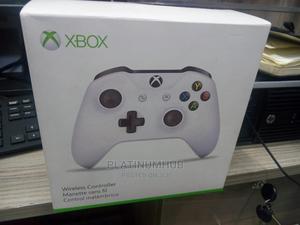 White X Box One Controller - thumbnail 2